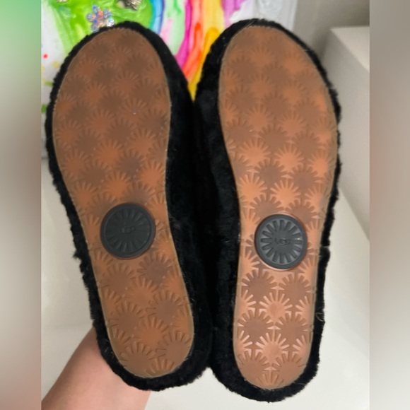 Women Uggs - Picture 3 of 7